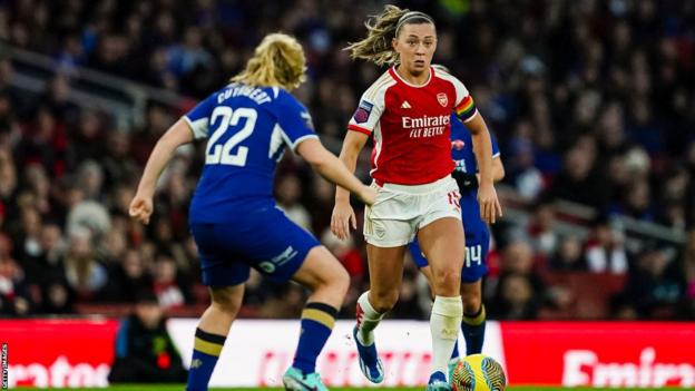 Erin Cuthbert trong trận gặp Arsenal