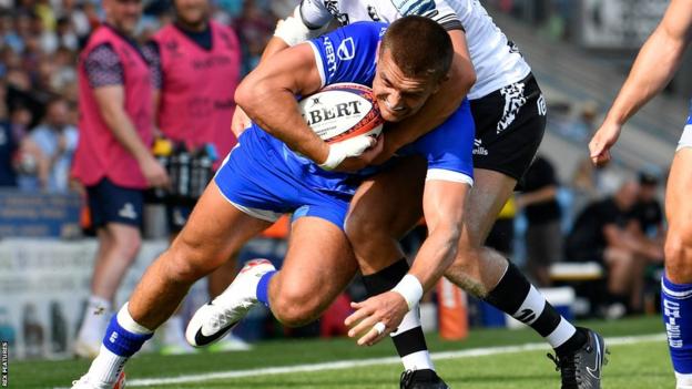 Henry Slade scores a trey for Exeter