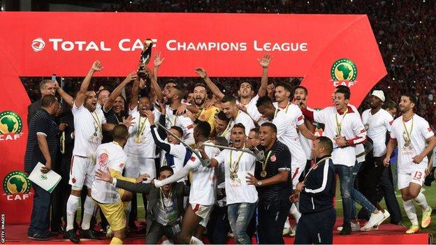 Wydad Casablanca lifting the 2017 African Champions League trophy
