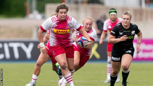 Sarah Beckett with the ball for Harlequins