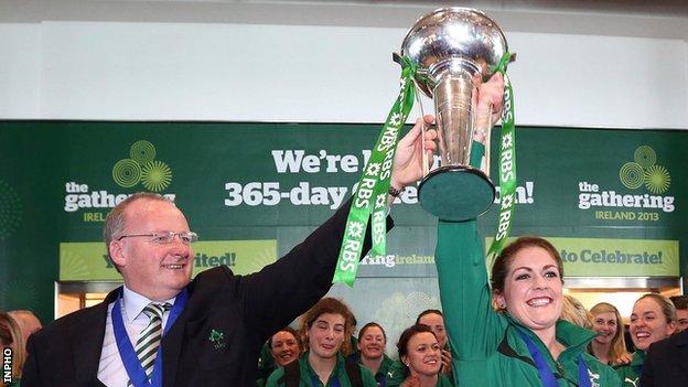 Philip Doyle and captain Fiona Coghlan after Ireland's Grand Slam triumph in 2013