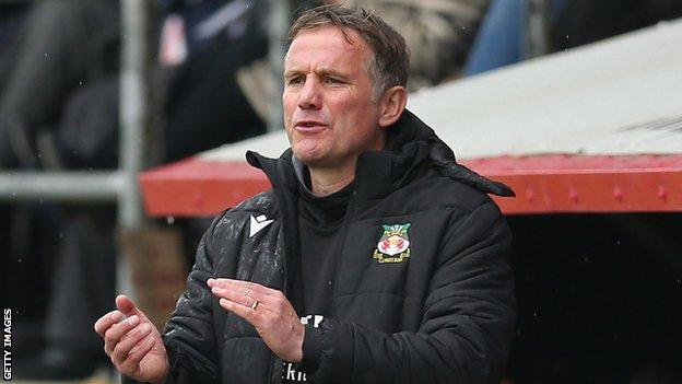 Phil Parkinson: FA Cup a 'welcome distraction' for Wrexham - BBC Sport