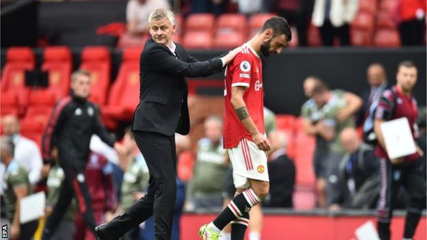 Ole Gunnar Solskjaer and Bruno Fernandes react after Manchester United's defeat to Aston Villa in the Premier League