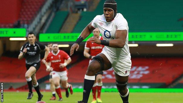 Maro Itoje poursuit le ballon