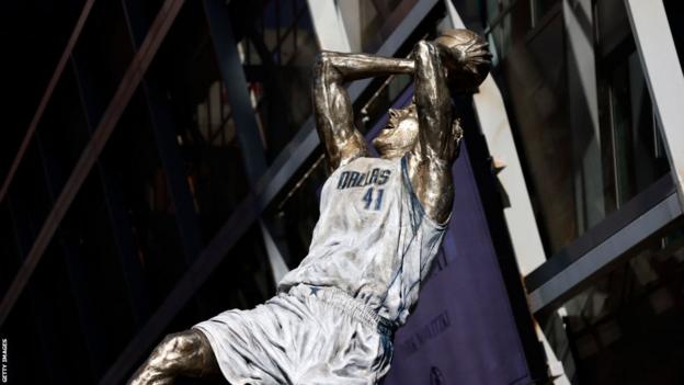 Dirk Nowitzki Statue to be Revealed on Christmas Day