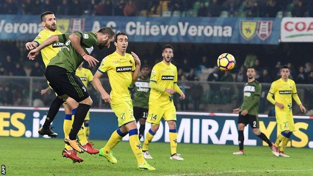 Gonzalo Higuain scores for Juventus at Chievo