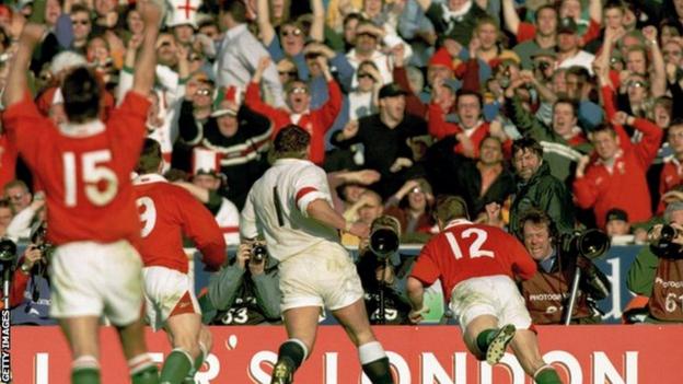 Scott Gibbs scores Wales' winning try against England at Wembley in 1999