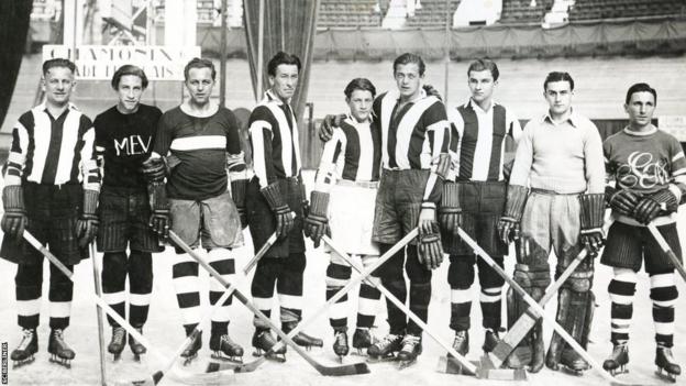 A squad  photograph  of Berliner SC with Rudi and Gerhard Ball