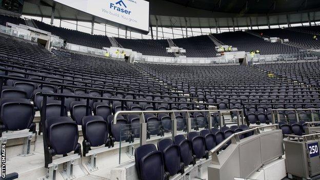 Safe standing: Seating areas with barriers have 'positive impact' on fans' safety, says report - BBC Sport