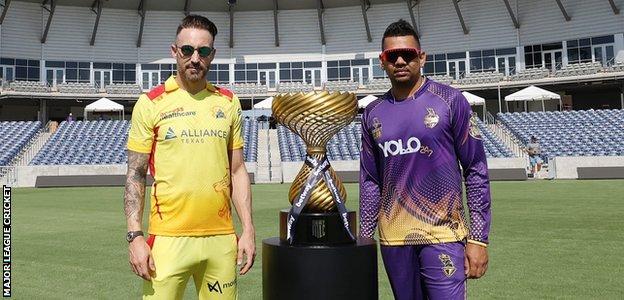 Faf du Plessis and Sunil Narine pose with the MLC trophy