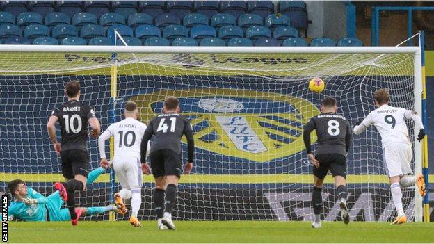 Leeds United 1 0 Burnley Patrick Bamford Hits An Early Winner From The Spot Bbc Sport