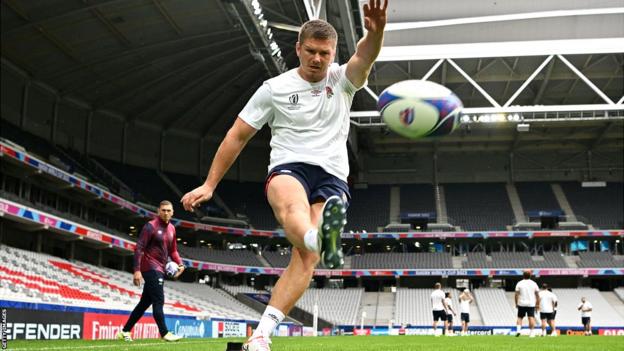 Owen Farrell kicking a ball during England's training session at Stade Pierre Mauroy