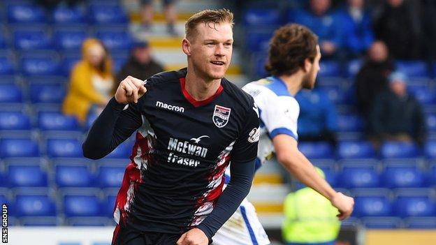 Billy Mckay: Ross County striker signs new two-year deal - BBC Sport