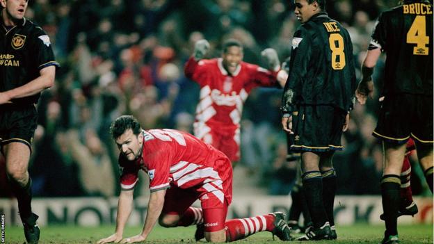 Neil Ruddock of Liverpool heads in the third goal against Manchester United as Paul Ince looks on