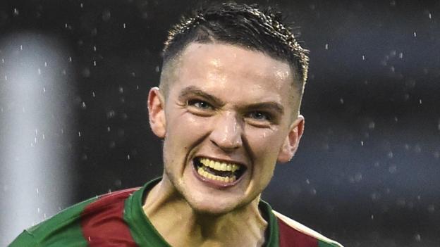 Jim O'Hanlon scored the only goal of the game for Glentoran four minutes into added time