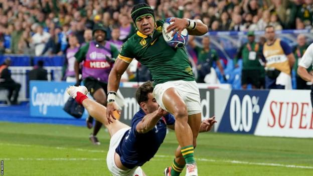 Cheslin Kolbe scores a try against France