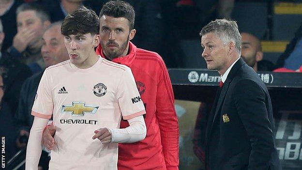 Ole Gunner Solskjaer speaks to James Garner as he prepares to make his senior Manchester United debut