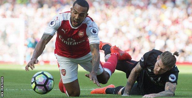 Theo Walcott is fouled by Alberto Moreno