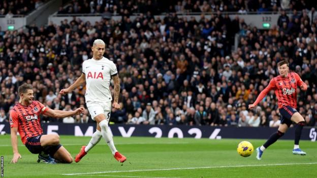 Richarlison scores the opening goal