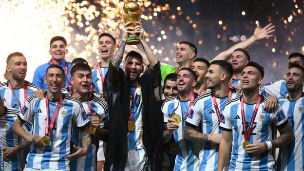 Argentina celebrate with the World Cup