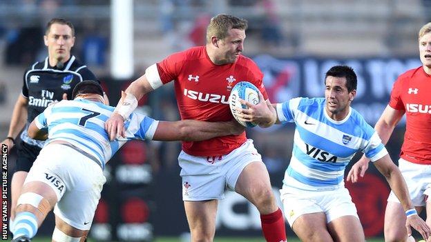 Hadleigh Parkes fights off tackles