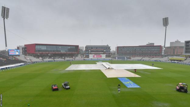 Rain falls astatine  Old Trafford connected  the last  time  of the 4th  Ashes Test