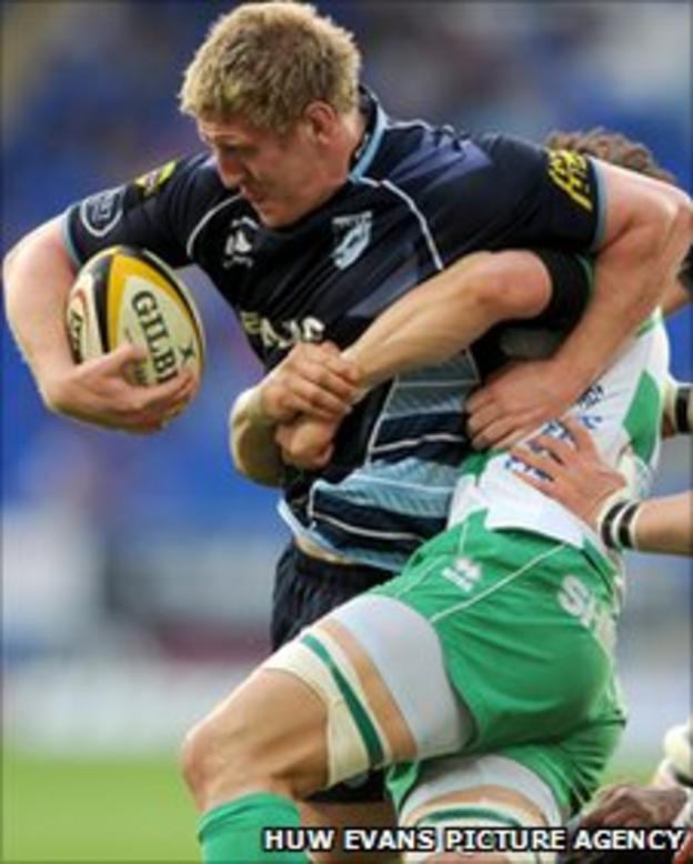 Blues lock Bradley Davies on the charge