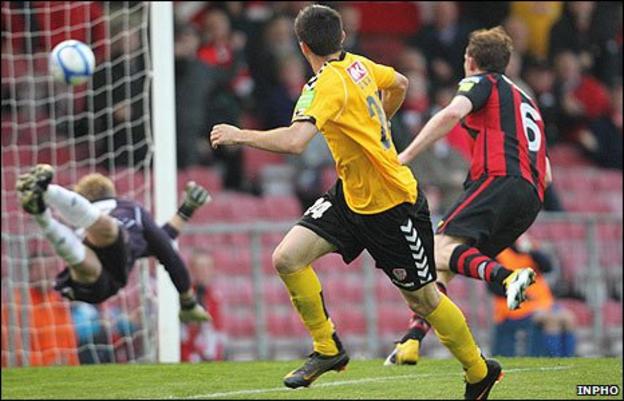 Daniel Lafferty scores Derry City's first goal against Bohemians