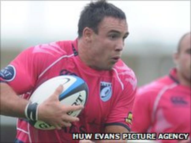 Tom James in action for Cardiff Blues
