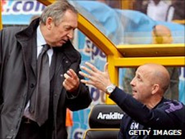 Gerard Houllier (left) talks to Gary McAllister