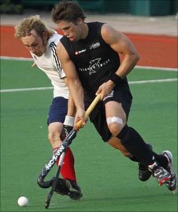 GB's Richard Alexander (left) and Shay Neal of New Zealand battle