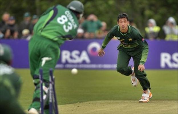 Junaid Khan (right) and Alex Cusack