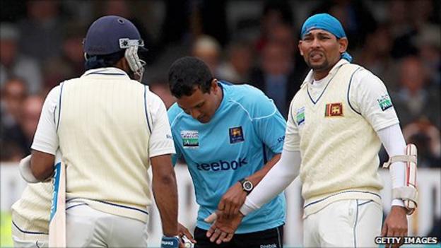 Sri Lanka captain Tillakaratne Dilshan was hit by a Chris Tremlett delivery on the thumb
