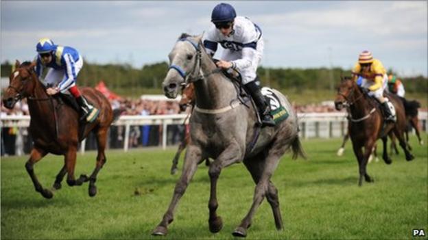 Tominator surges away to win the Northumberland Plate