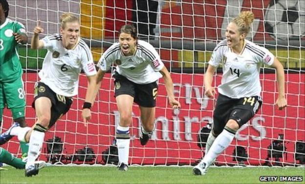 Simone Laudehr (left) celebrates her goal