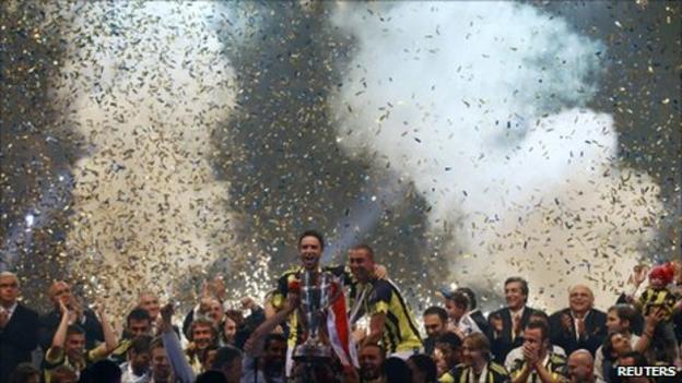 Fenerbahce celebrate at the Sukru Saracoglu stadium in Istanbul, 23 May 2011
