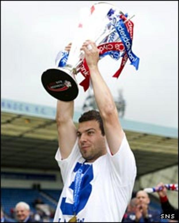 Richard Foster lifts the Scottish Premier League trophy
