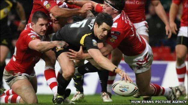 Michael Witt scores a try against Salford