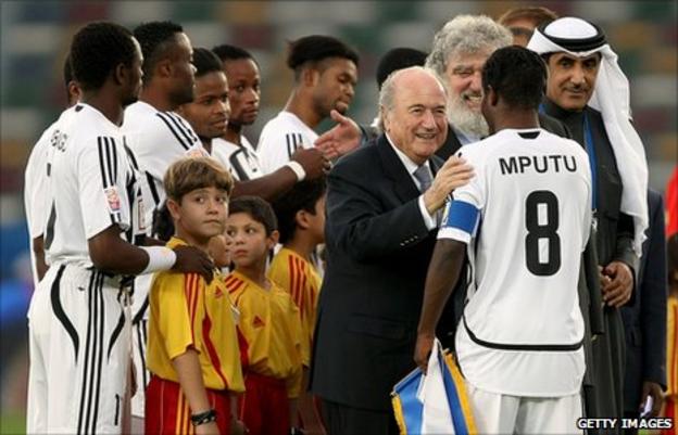 Tresor Mputu Mabi with Sepp Blatter of Fifa at the Club World Cup in Abu Dhabi in 2009