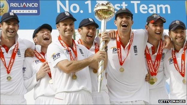 England celebrate winning the series at The Oval