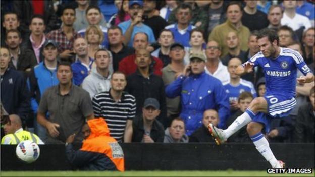 Juan Mata curls home Chelsea's third