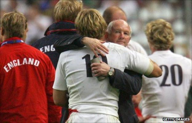 England coach Brian Ashton embraces Jonny Wilkinson after the defeat to South Africa in the 2007 Rugby World Cp final