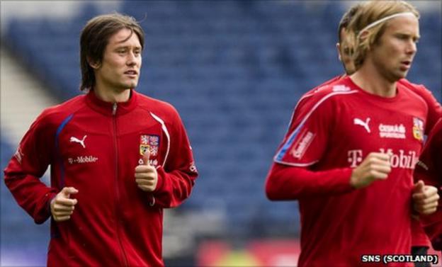 Czech Republic captain Tomas Rosicky training with his team-mates