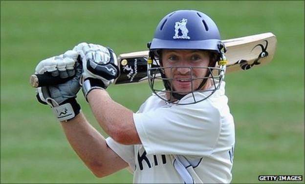 Ian Westwood dominates for Warwickshire against Notts - BBC Sport