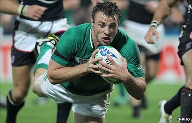 Tommy Bowe scores Ireland's first try against the USA