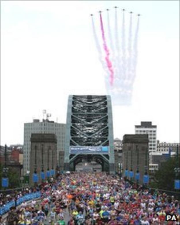 The Red Arrows fly over the Tyne Bridge