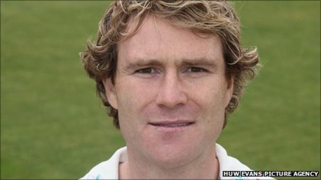 Glamorgan release long-serving batsman Mike Powell - BBC Sport