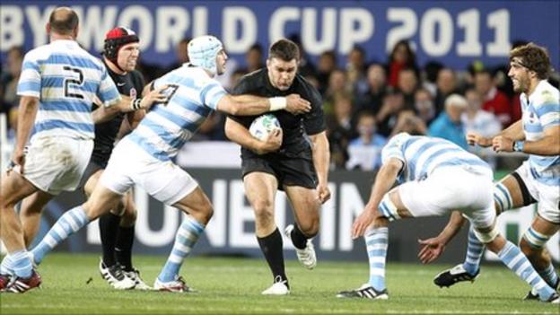 Nick Easter (centre) on the charge against Argentina