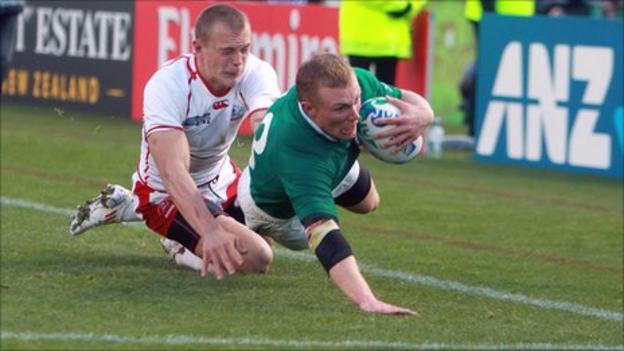 Keith Earls goes over for his first try against Russia