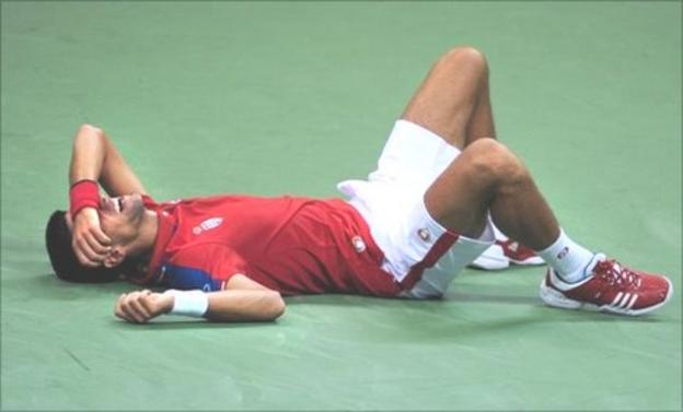 Novak Djokovic feels the pain against Juan Martin del Potro